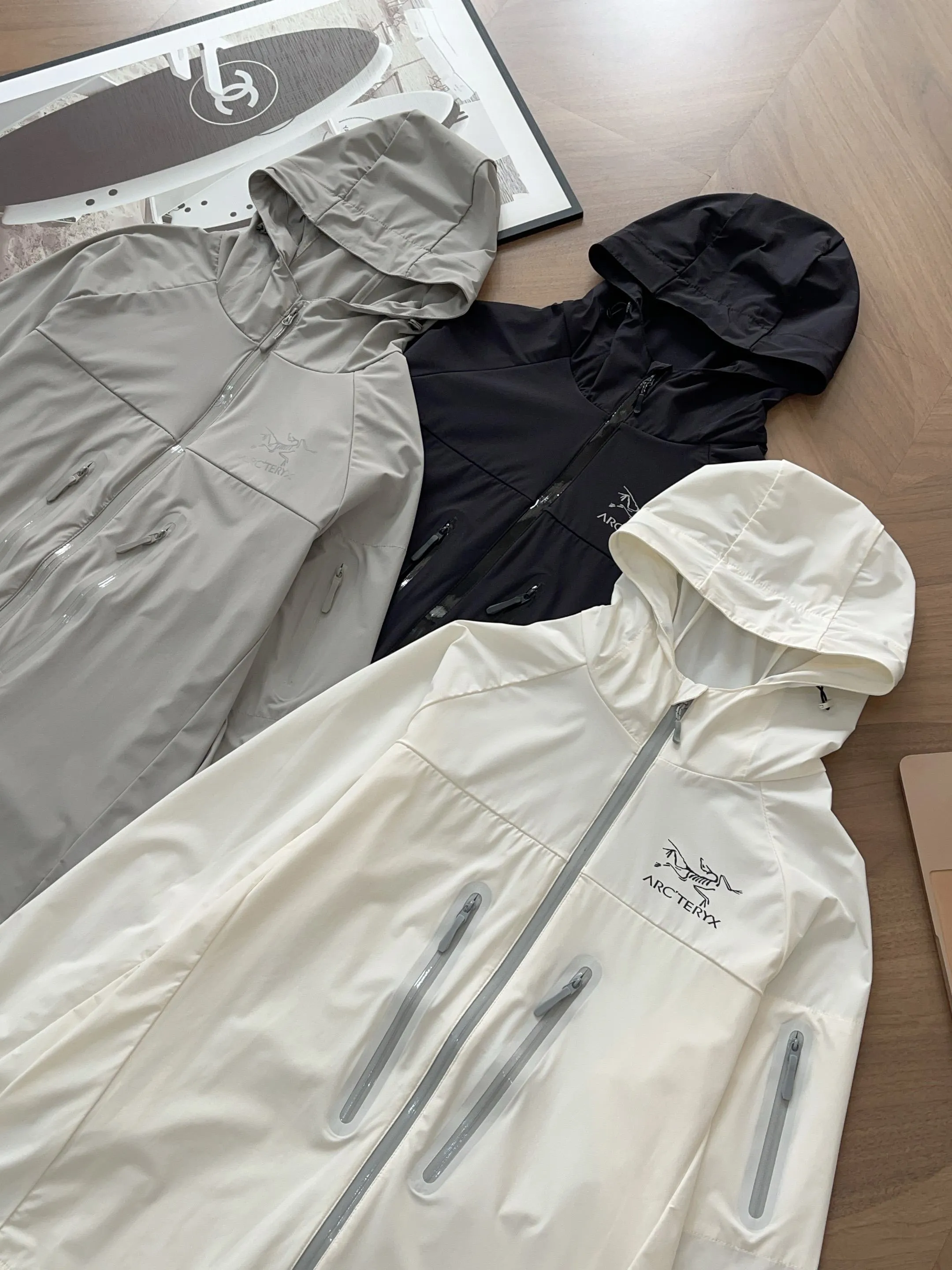 9938# ARC‘TERYX /Squamish～SV Series :Breathable， ， ， ， Squamish ， ， 。Squamish Tyono TM 3.0 ， ， 50+ ！Premium Quality ！ 2025 ARC‘TERYX 6 ！ Same Style ！ 25 Series Breathable ！ Same Style ！ New Arrival， ！Premium Quality ！ ， ， ， 99% Breathable 、 ， ！ 、 。 Windwall 、 、 、 、 … 、 、 、 … 、 ， 、 … 、 ！ 、 … ！ ：Black White Gray Size：M～3XL